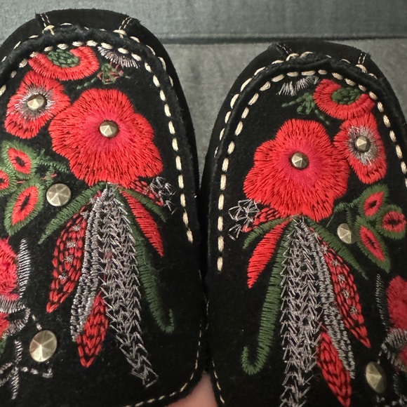 EUC BareTraps suede embellished Mocs - Picture 2 of 5